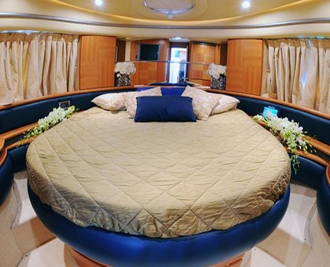 boats-rental-dubai-Majesty-101-azimut50-1