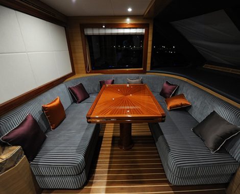 Rent-yacht-dubai-majesty75-3