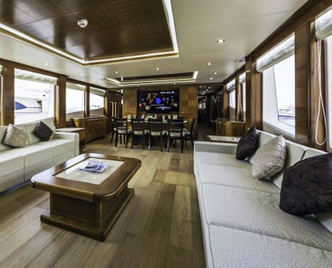 rent-yacht-dubai-Majesty-1