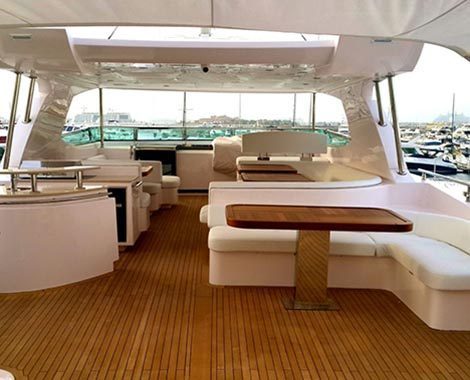 rent-yacht-dubai-Majesty-101-2