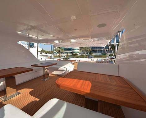 rent-yacht-dubai-Majesty-101-3