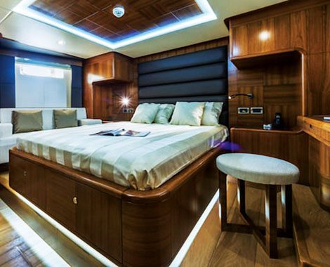 boats-rental-dubai-Majesty-101