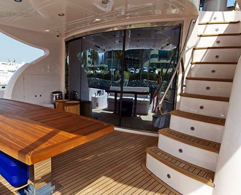boats-rental-dubai-Majesty-101i-majesty88-1